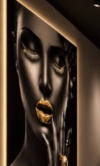 Kunstbild „Frau mit Goldlippen“ bei LA GIOIA